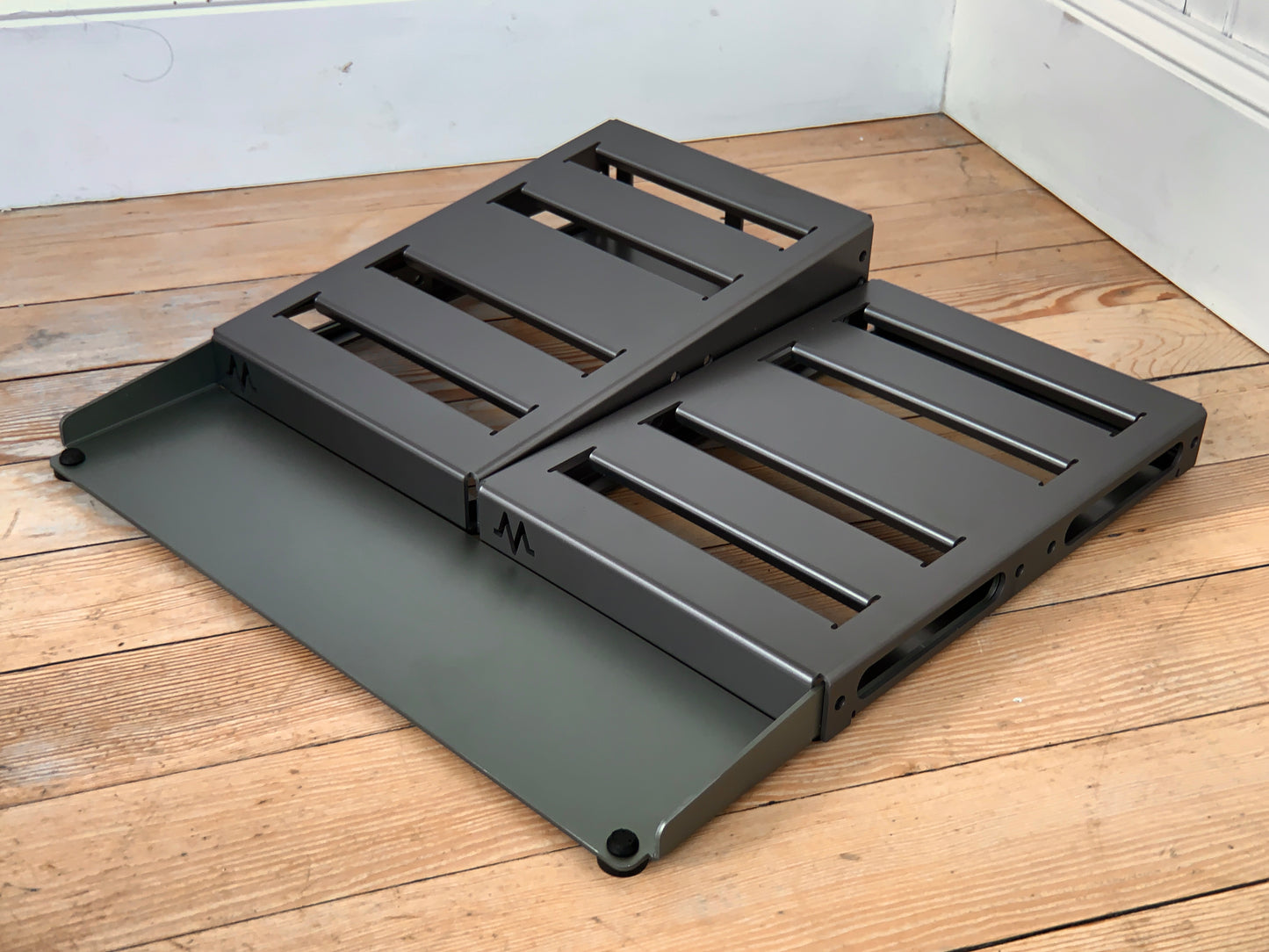 FRONT TRAY 16